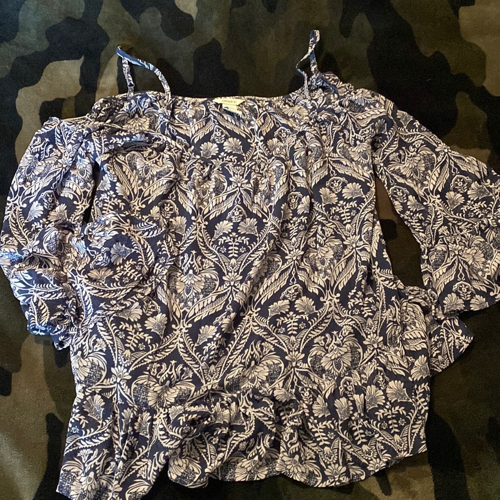 Forever 21 light weight, quarter sleeve/tank top. Size L
